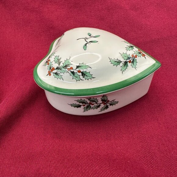 Spode Christmas Tree Heart-Shaped Covered Box Made in England - Picture 11 of 14